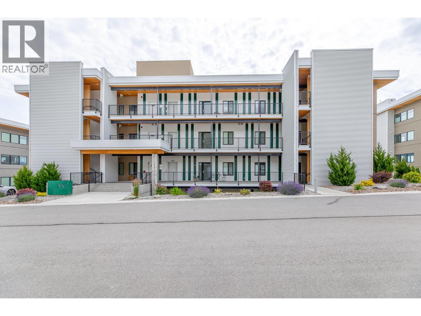 #712 700 VISTA Park - 2