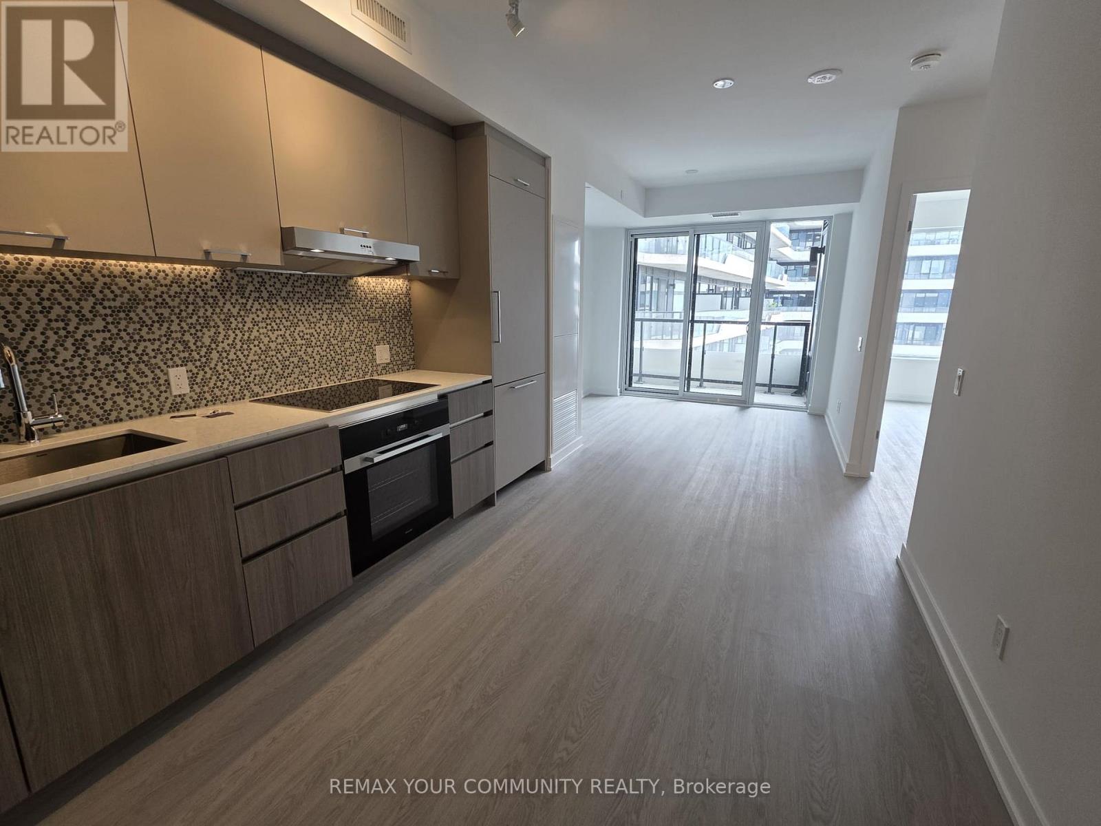 #302 8188 YONGE STREET - 15