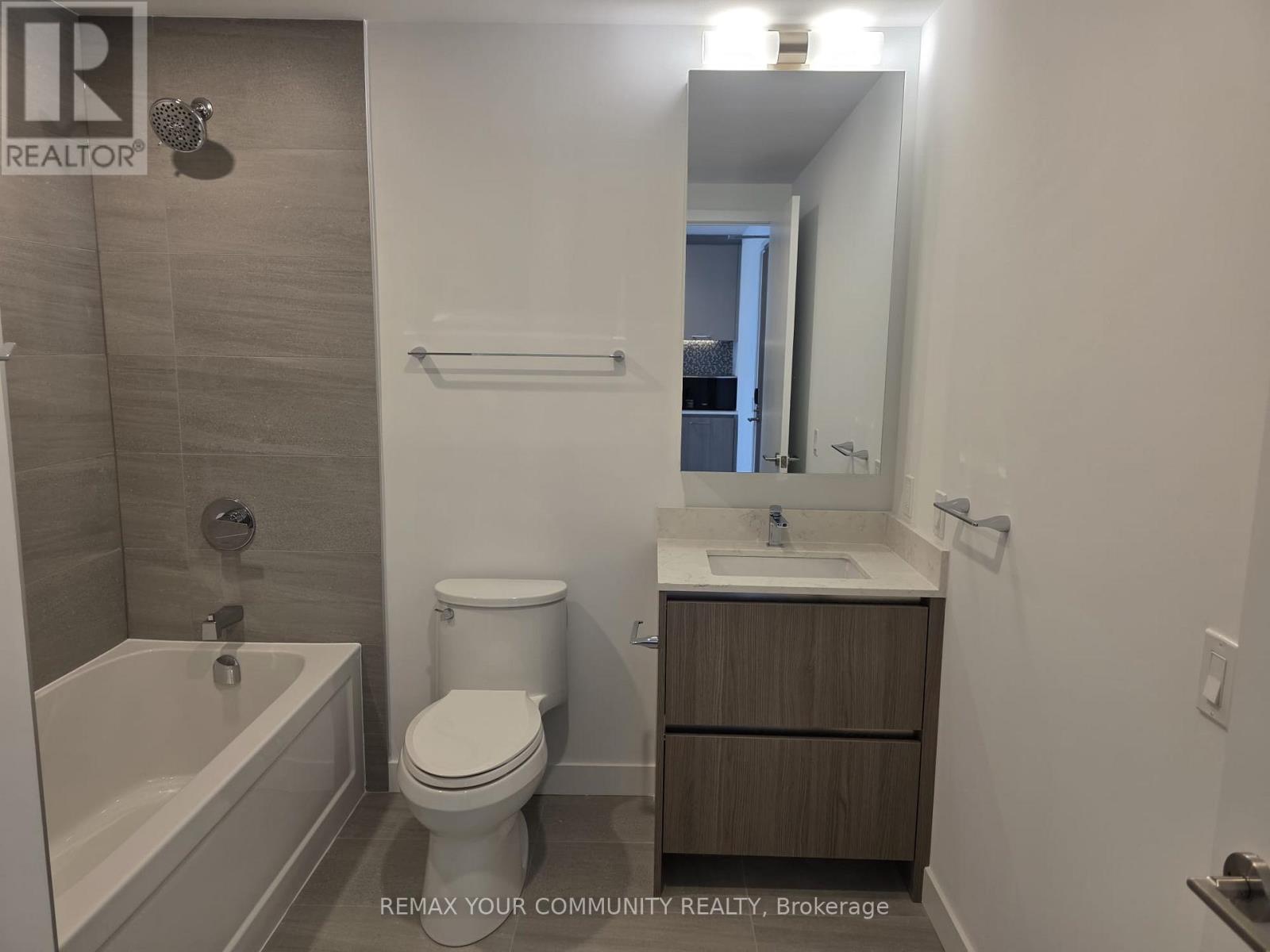 #302 8188 YONGE STREET - 12