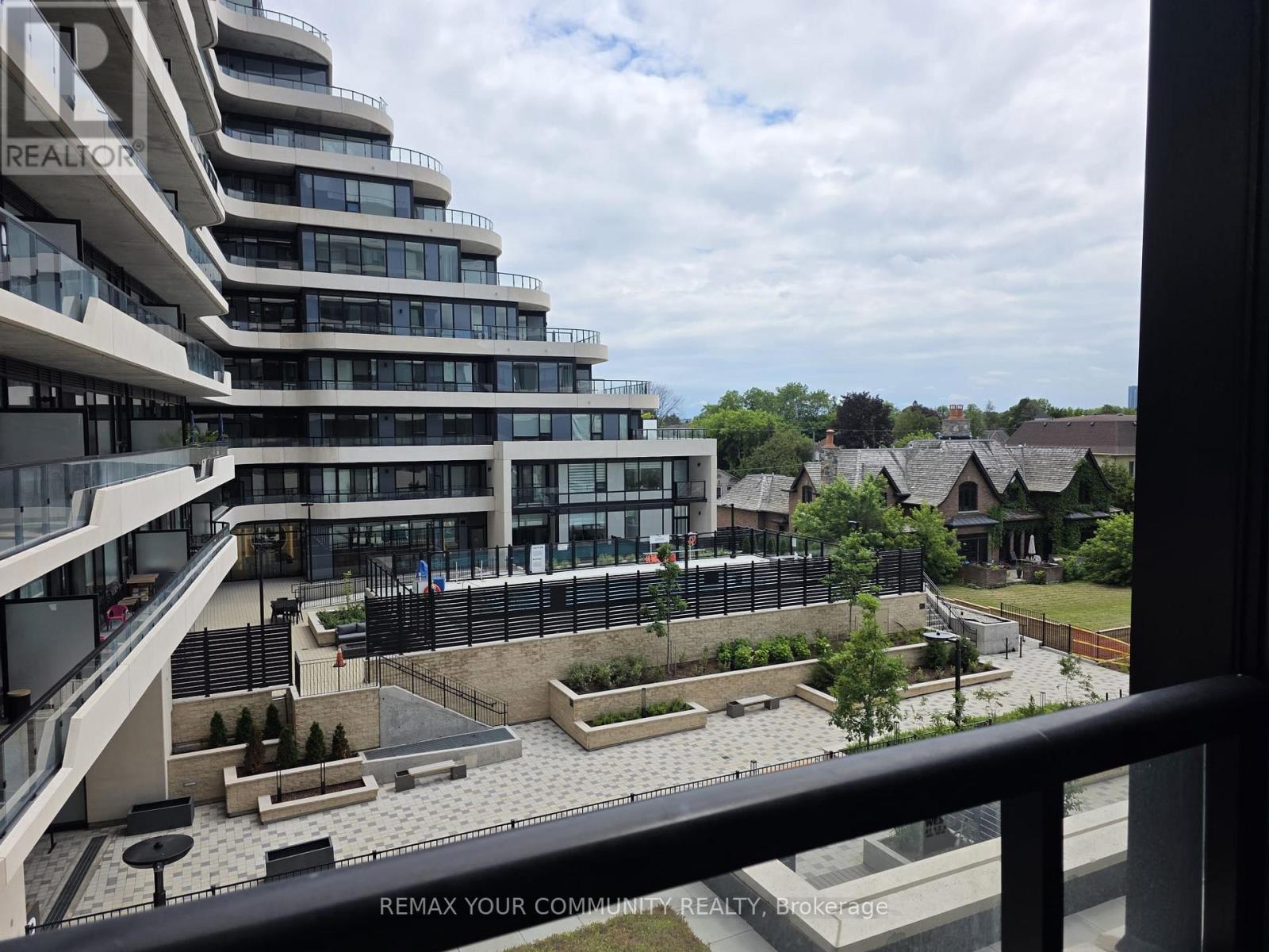 #302 8188 YONGE STREET - 18
