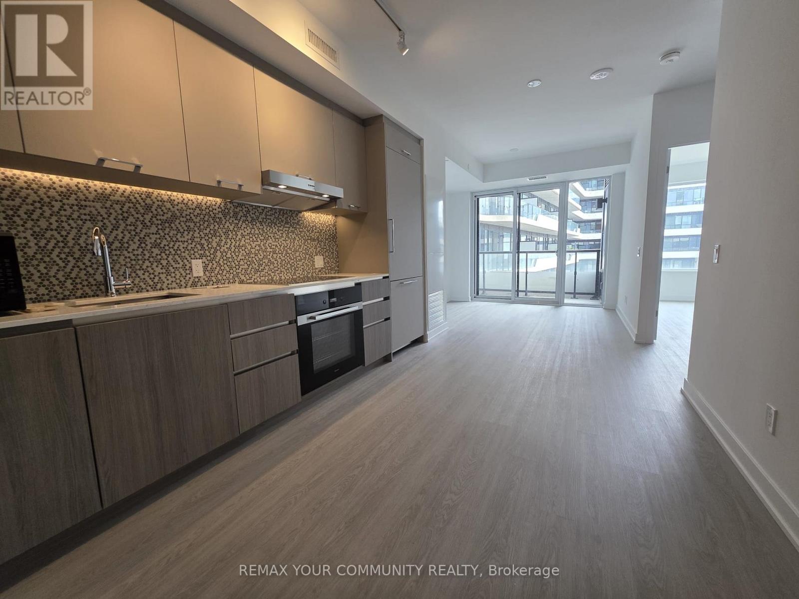 #302 8188 YONGE STREET - 2