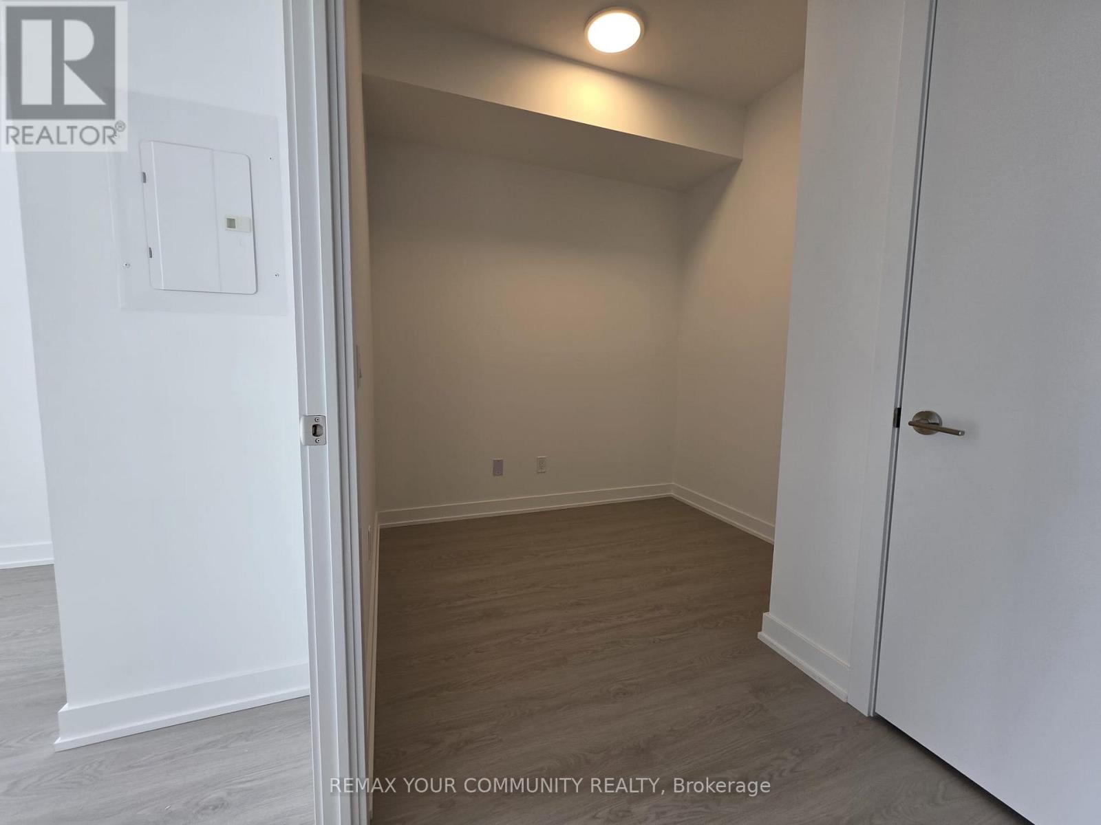 #302 8188 YONGE STREET - 6