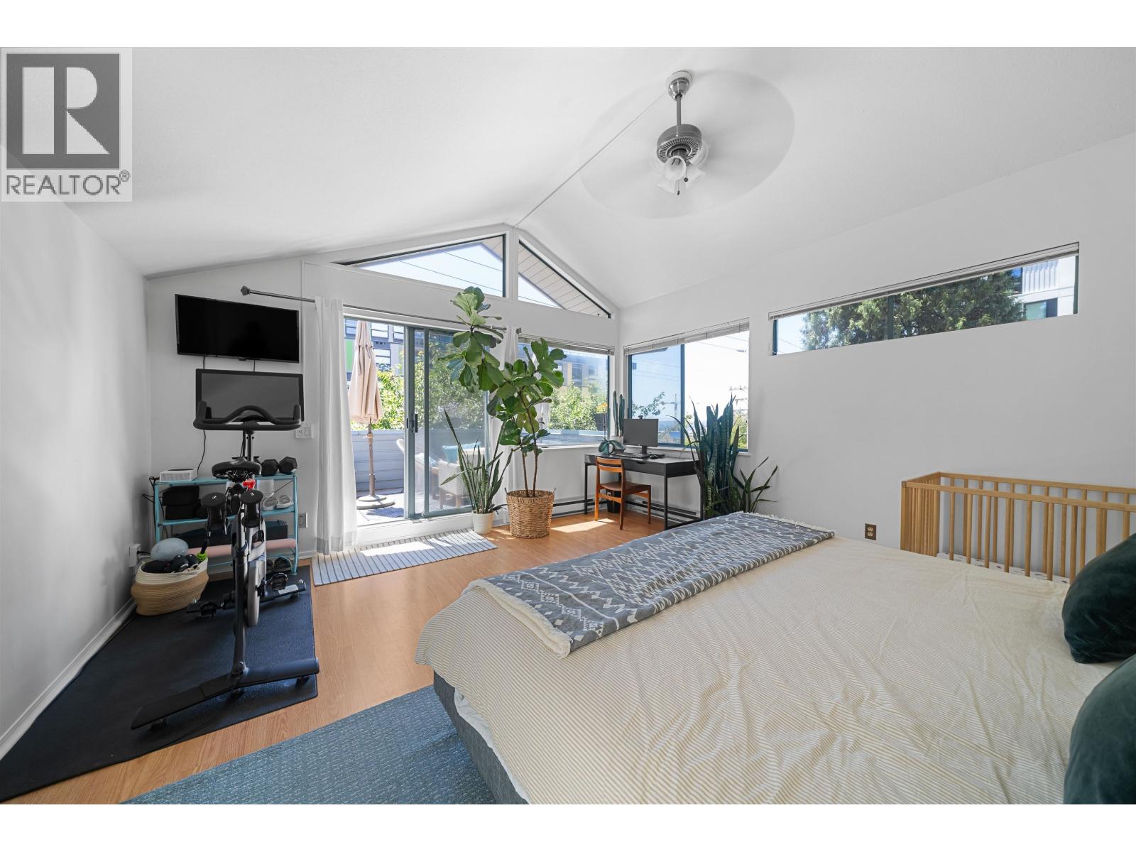 3 2118 EASTERN AVENUE, North Vancouver