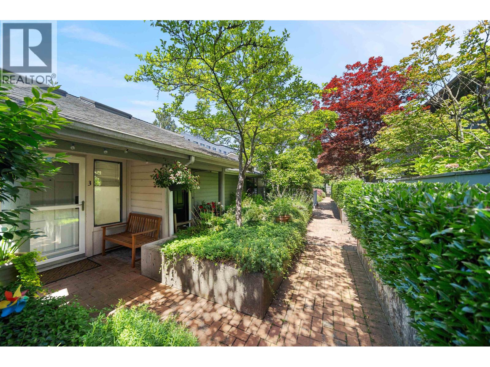3 2118 EASTERN AVENUE, North Vancouver