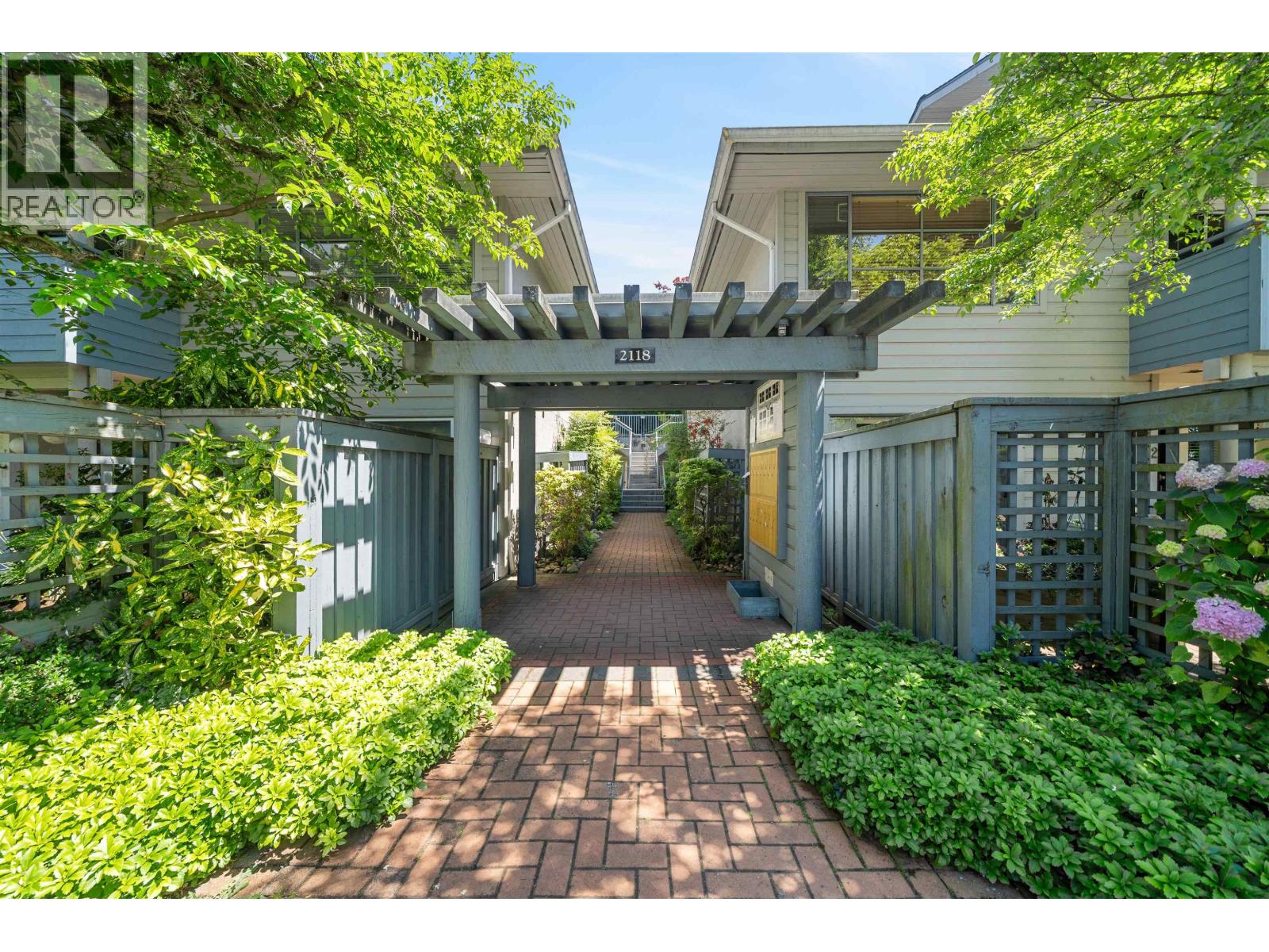 3 2118 EASTERN AVENUE, North Vancouver