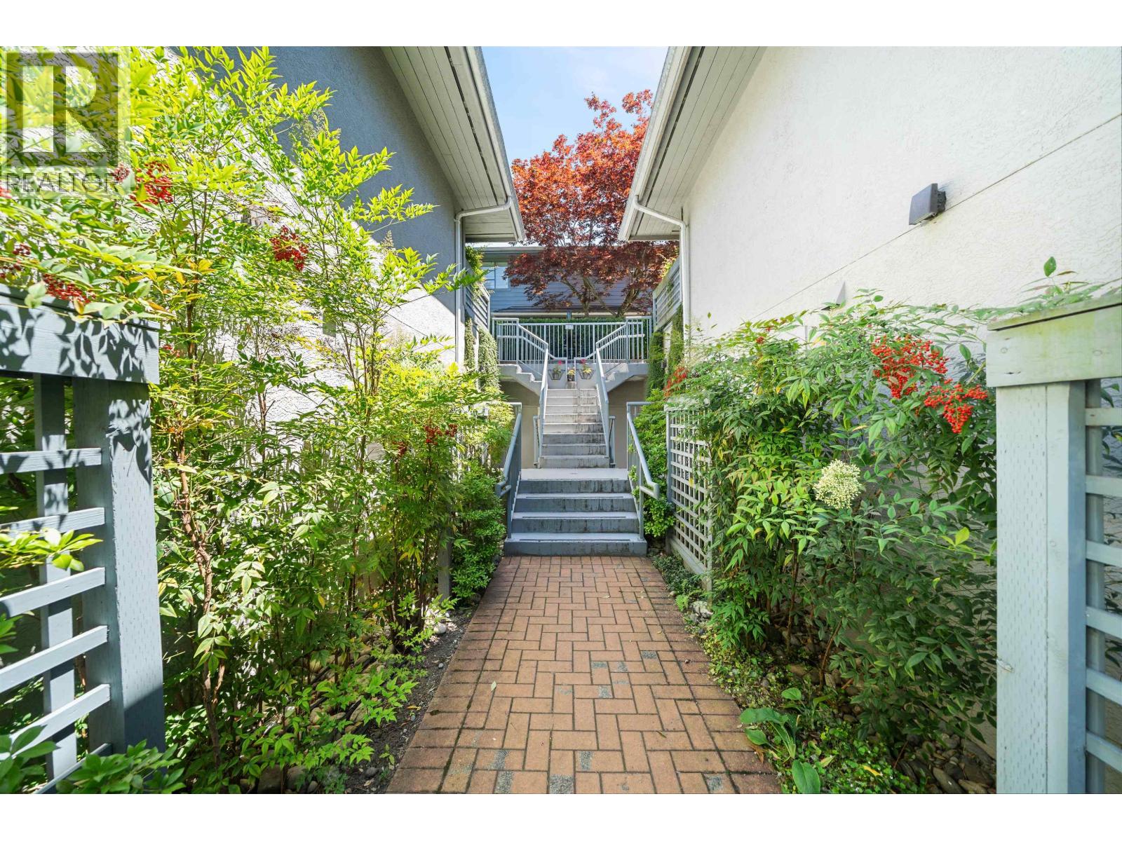 3 2118 EASTERN AVENUE, North Vancouver