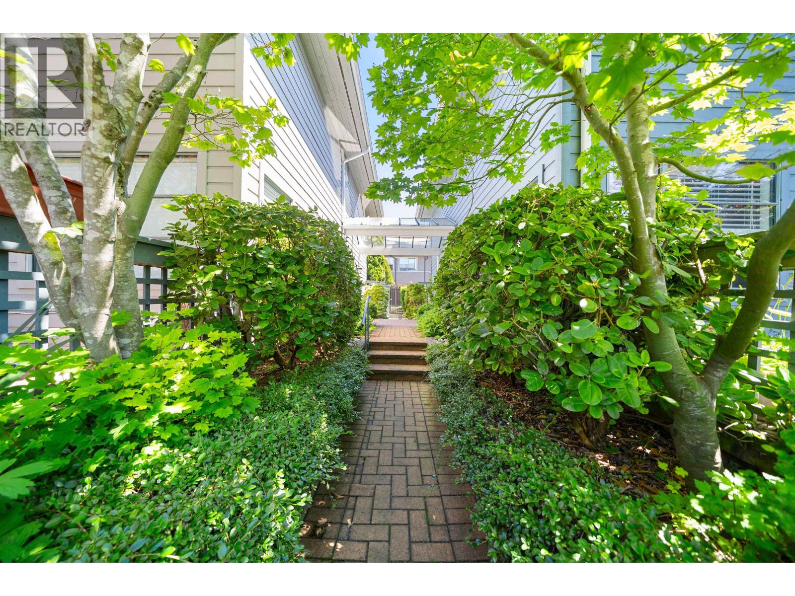 3 2118 EASTERN AVENUE, North Vancouver