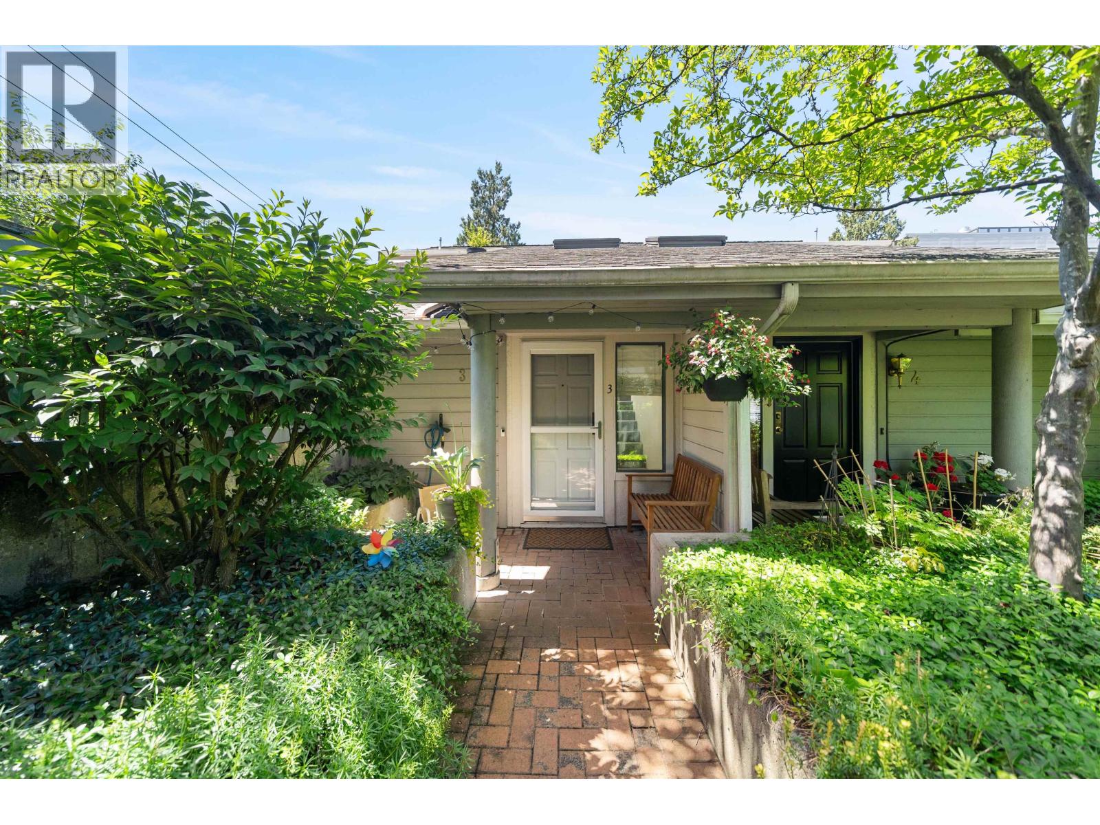 3 2118 EASTERN AVENUE, North Vancouver