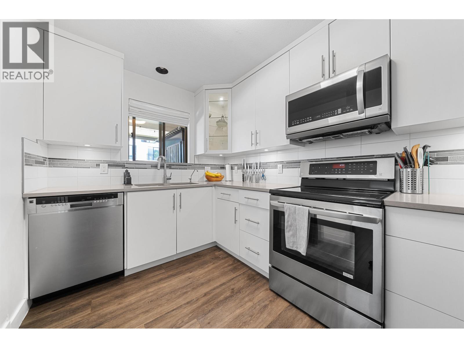 3 2118 EASTERN AVENUE, North Vancouver