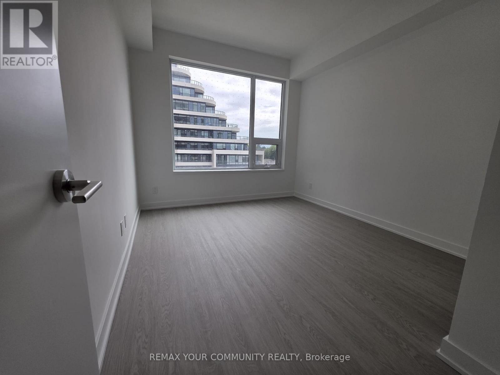 #302 8188 YONGE STREET - 9
