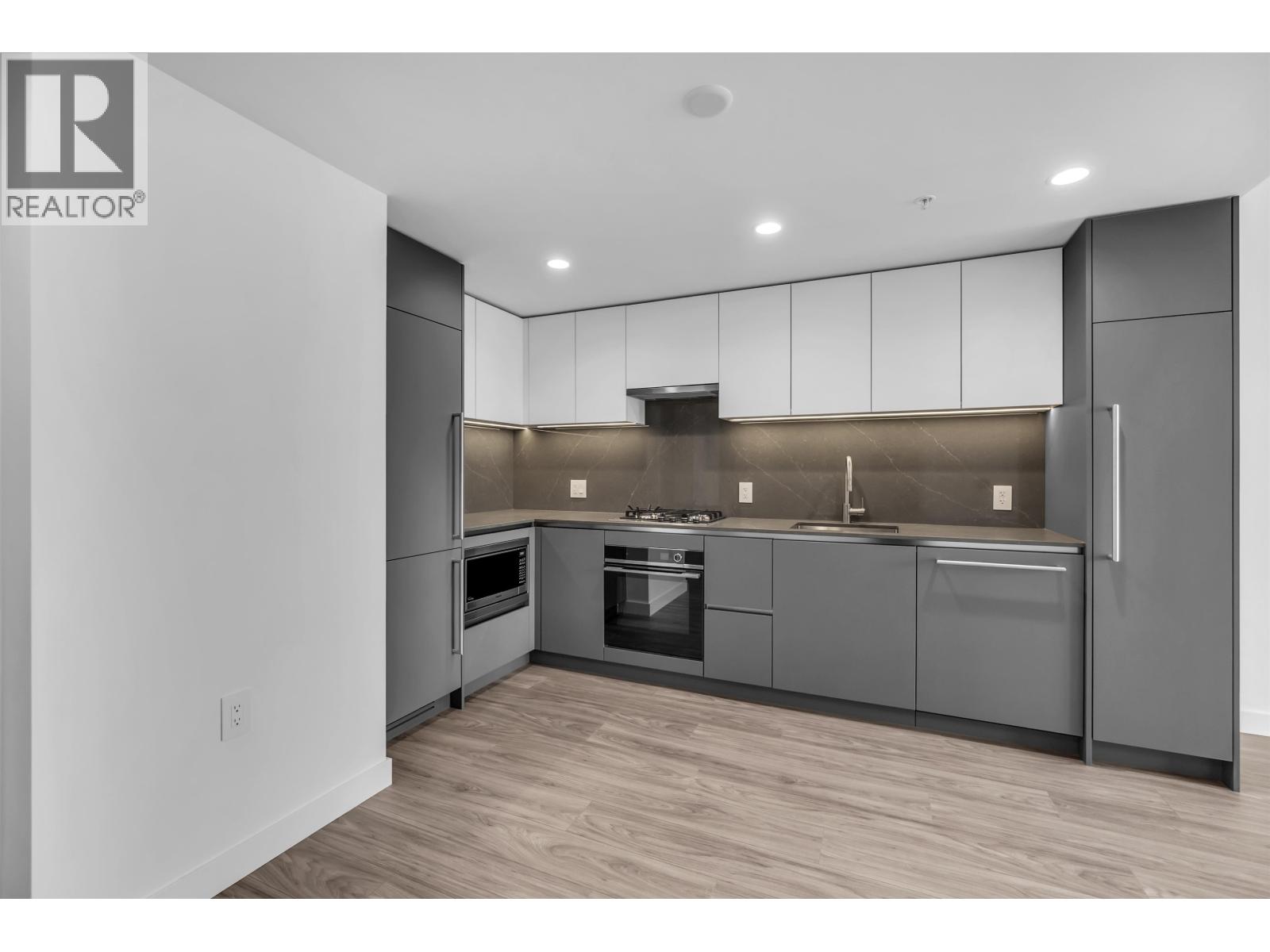 1702 2135 SPRINGER AVENUE, Burnaby