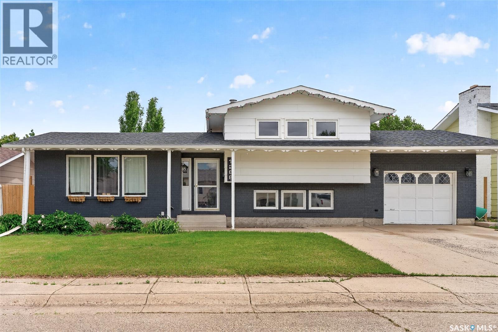 1266 Maybery CRESCENT - 1