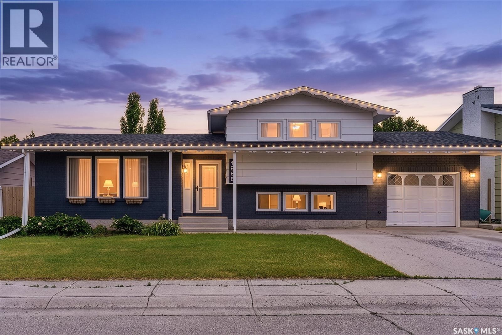 1266 Maybery CRESCENT - 2