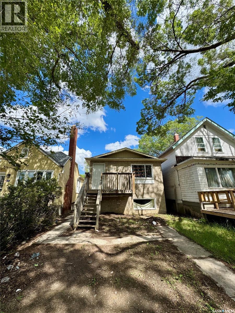 1351 Retallack STREET - 2