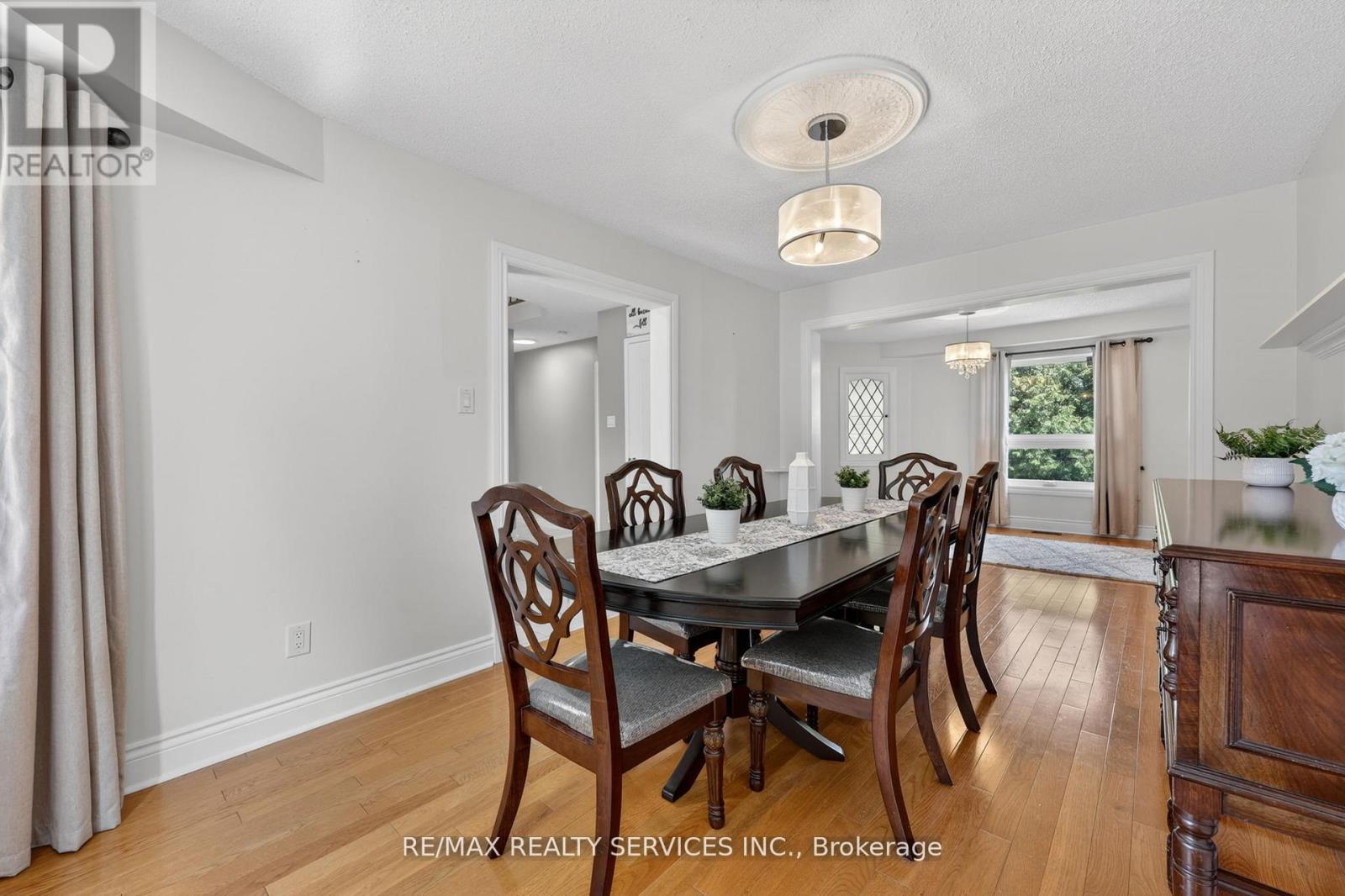 150 ROYAL VALLEY DRIVE - 16