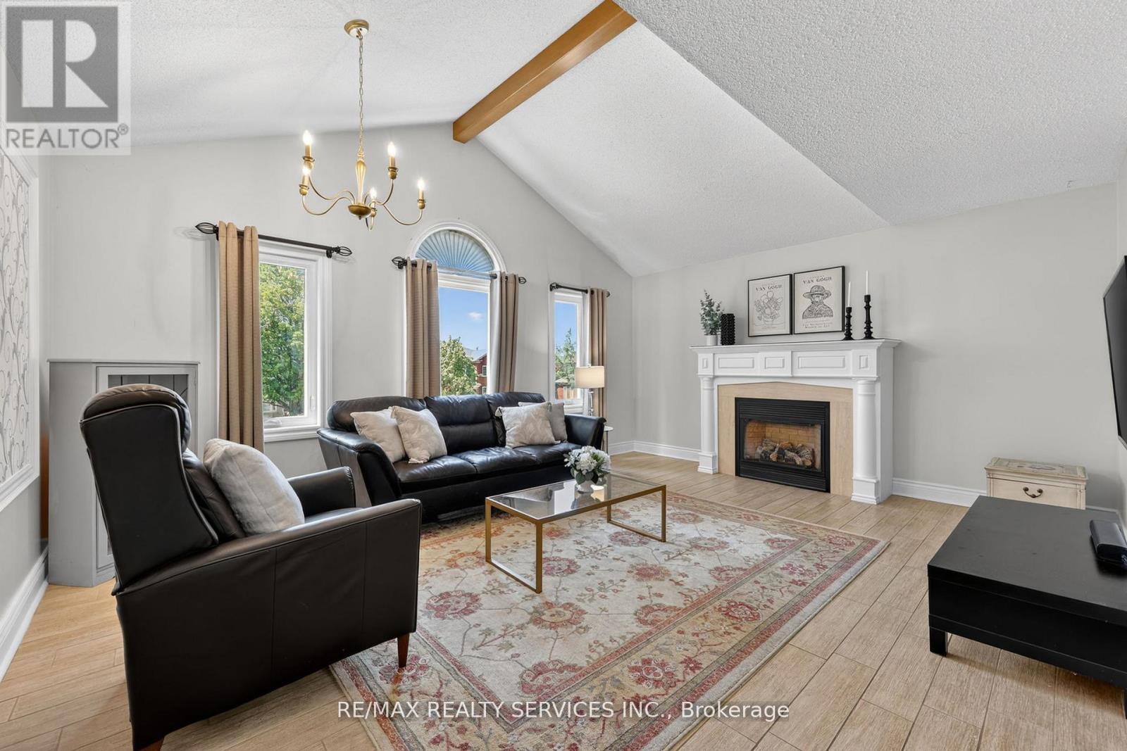150 ROYAL VALLEY DRIVE - 18