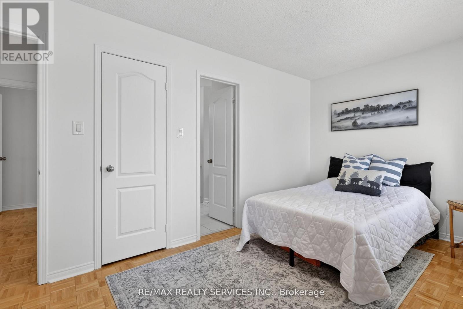 150 ROYAL VALLEY DRIVE - 25