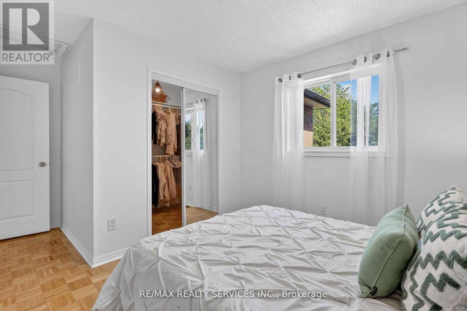 150 ROYAL VALLEY DRIVE - 27