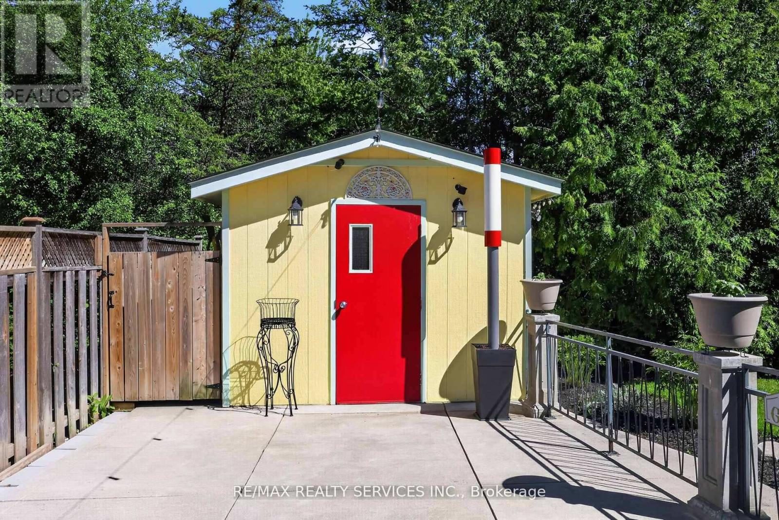 150 ROYAL VALLEY DRIVE - 41