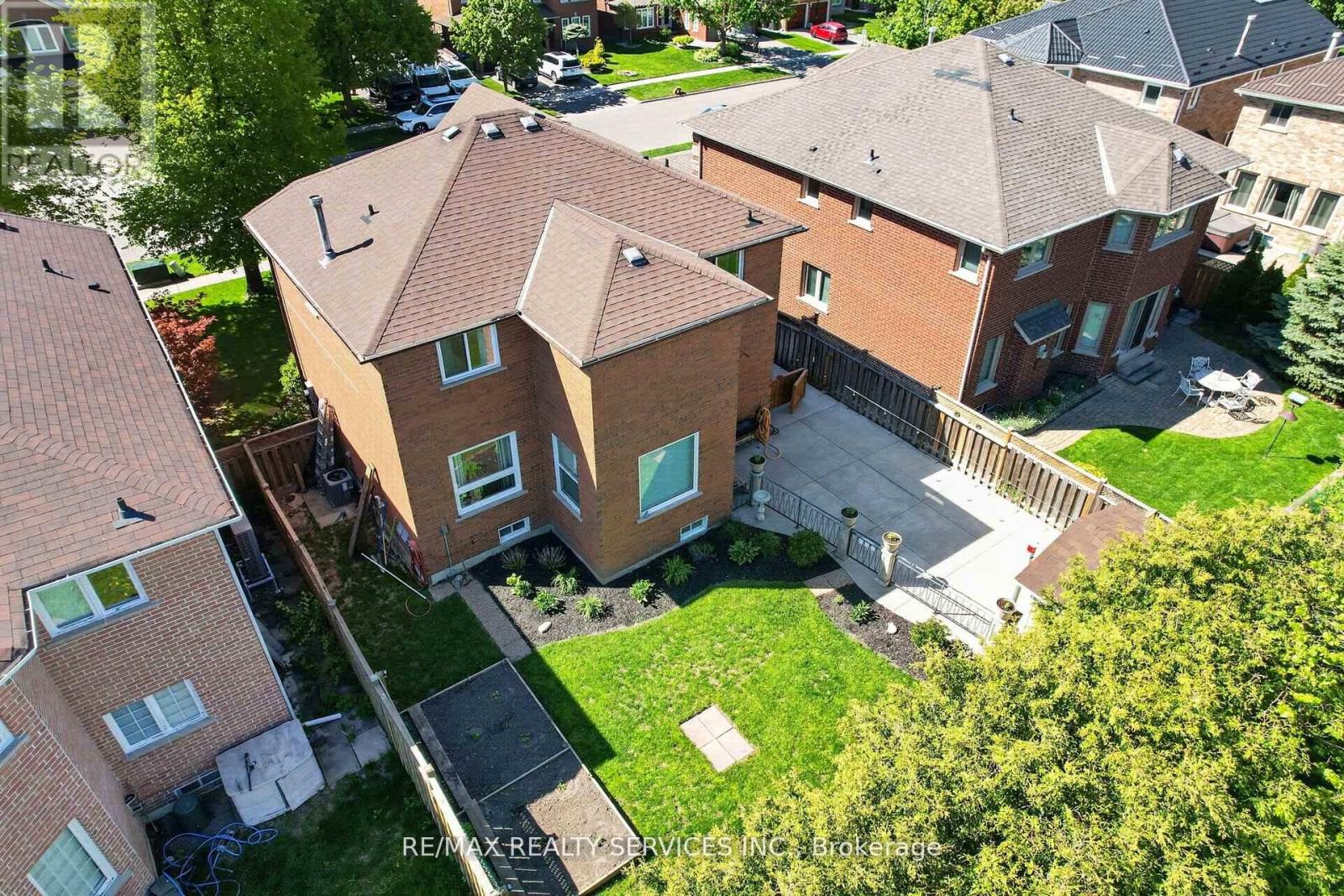 150 ROYAL VALLEY DRIVE - 47