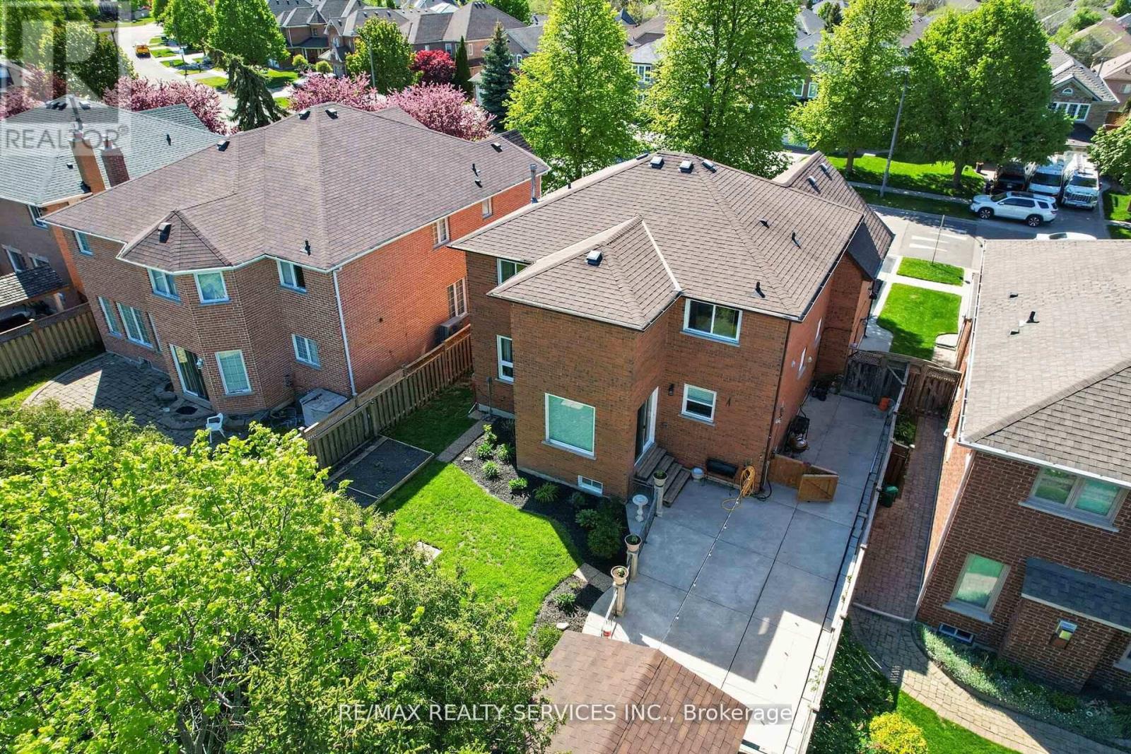 150 ROYAL VALLEY DRIVE - 48