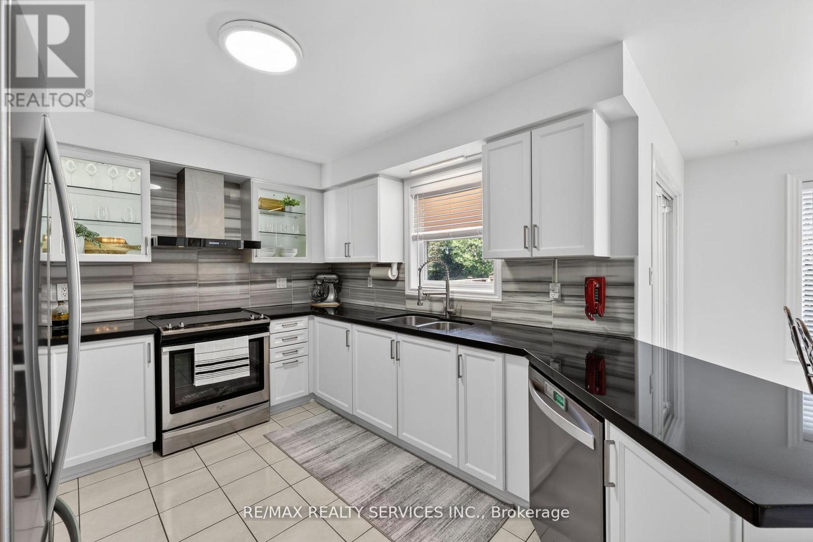 150 ROYAL VALLEY DRIVE - 8