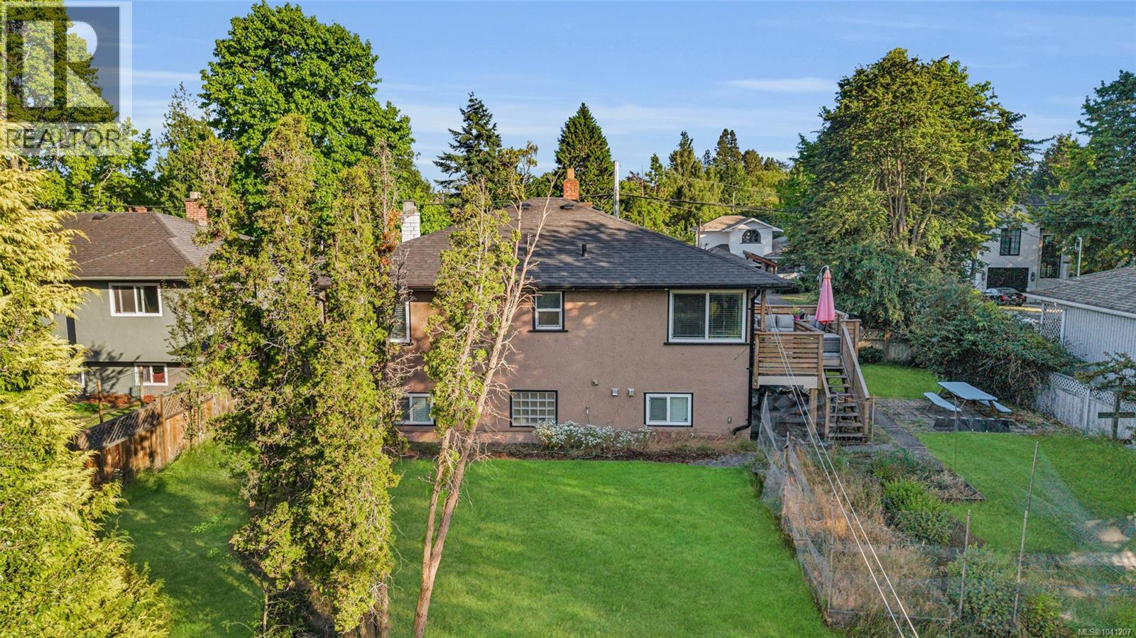 1650 Chandler Ave, Victoria