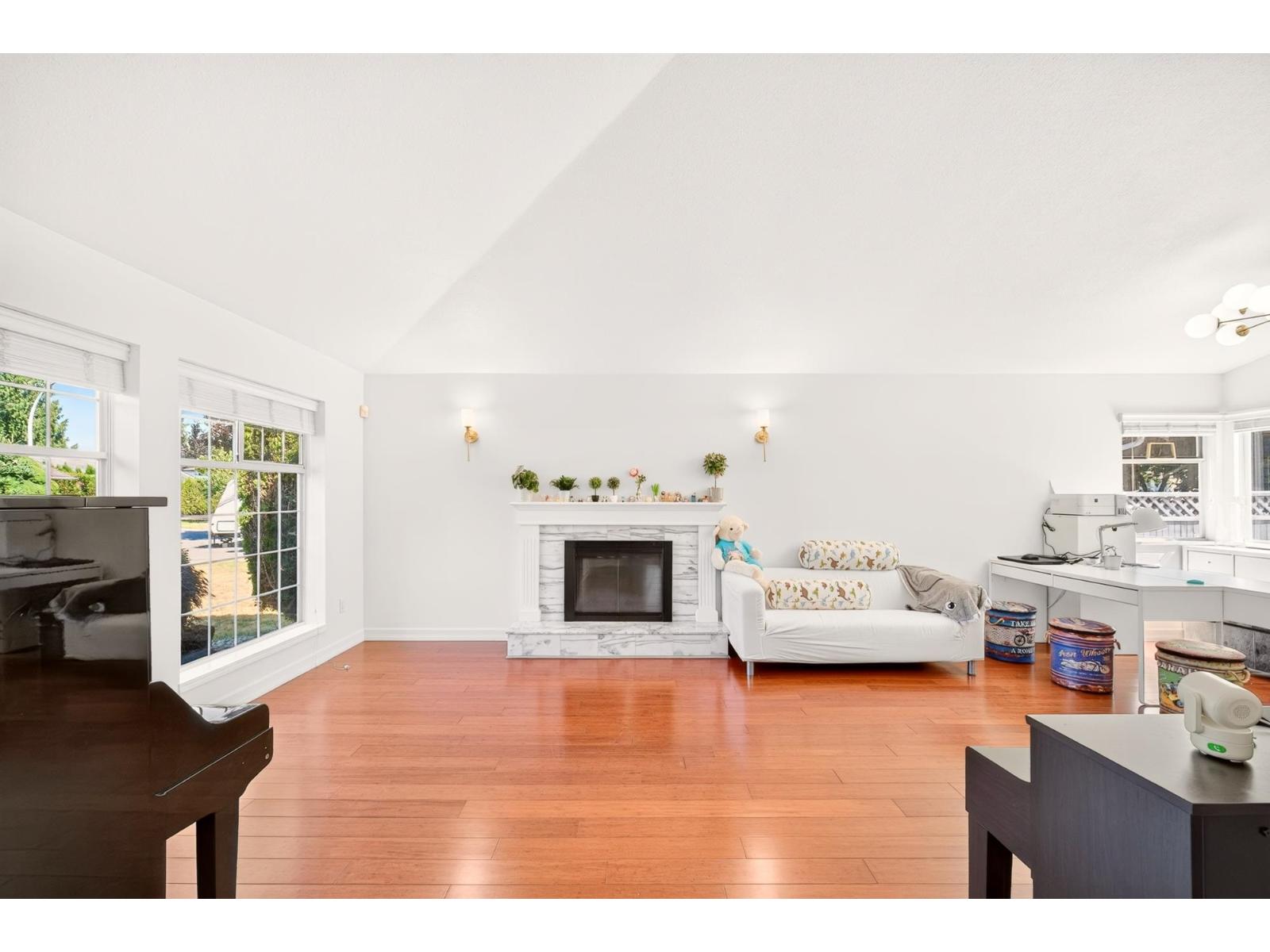 8960 157 STREET, Surrey