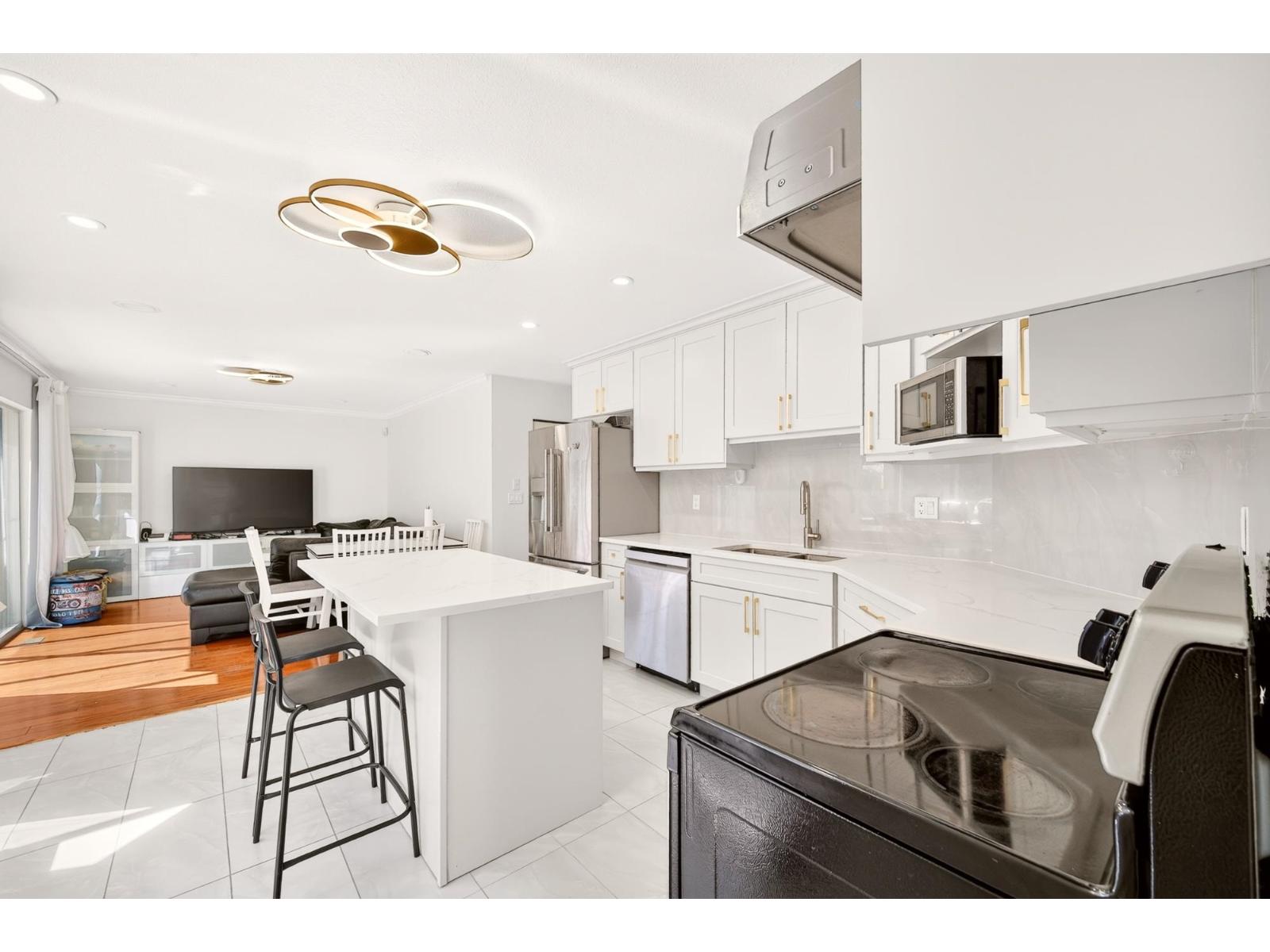 8960 157 STREET, Surrey