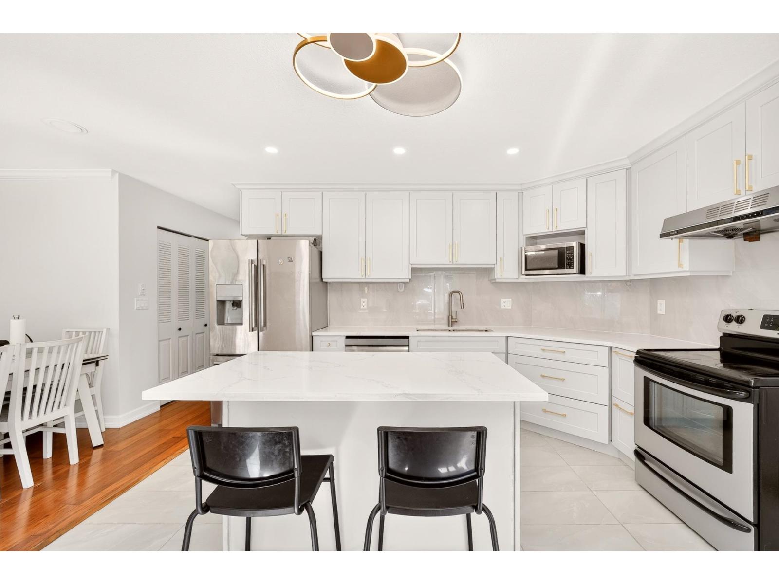 8960 157 STREET, Surrey