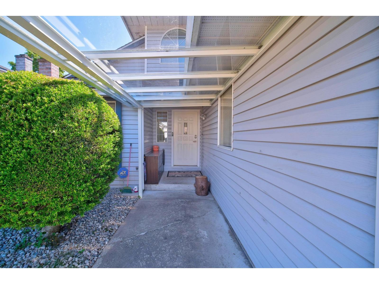 8960 157 STREET, Surrey