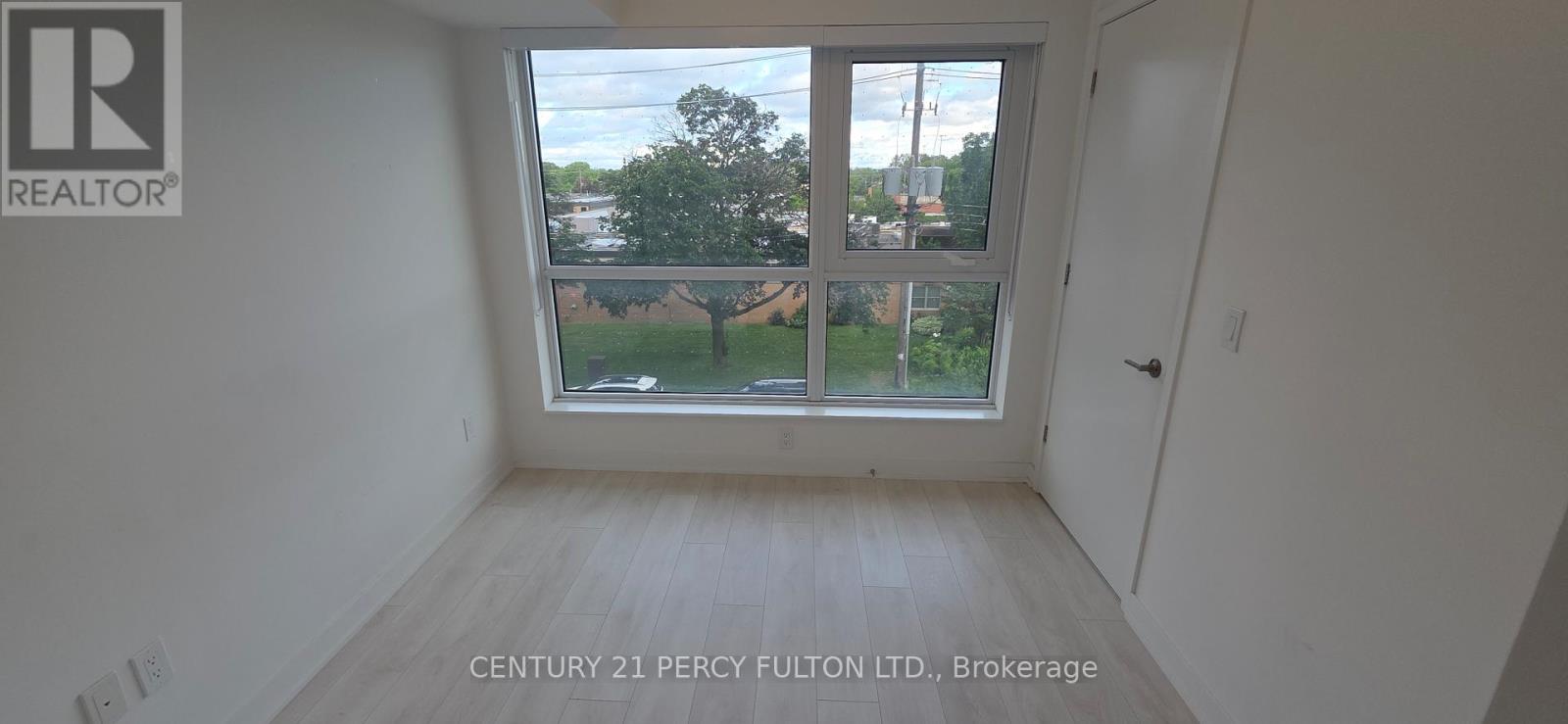 #309 8 TIPPETT ROAD - 4