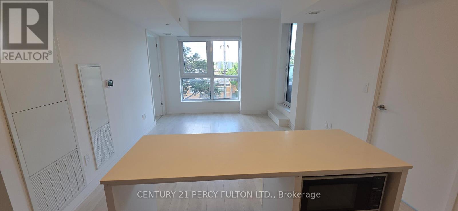 #309 8 TIPPETT ROAD - 6
