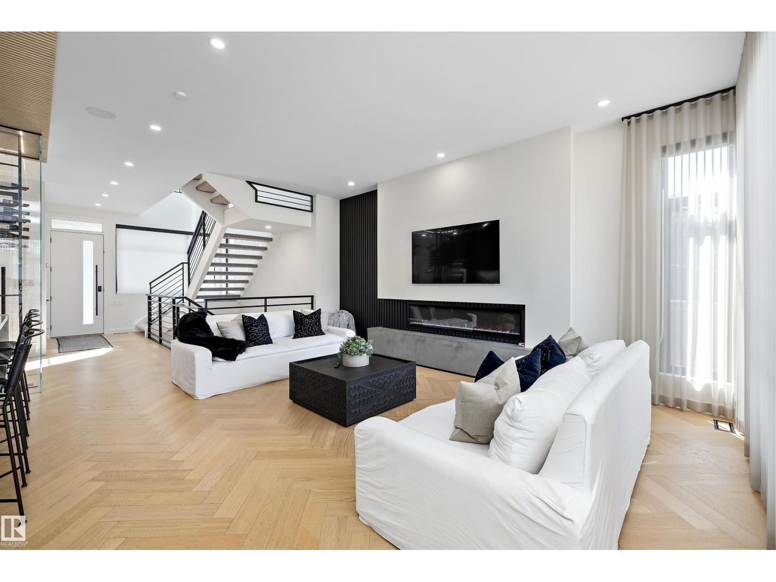 14624 93 AV NW - 18
