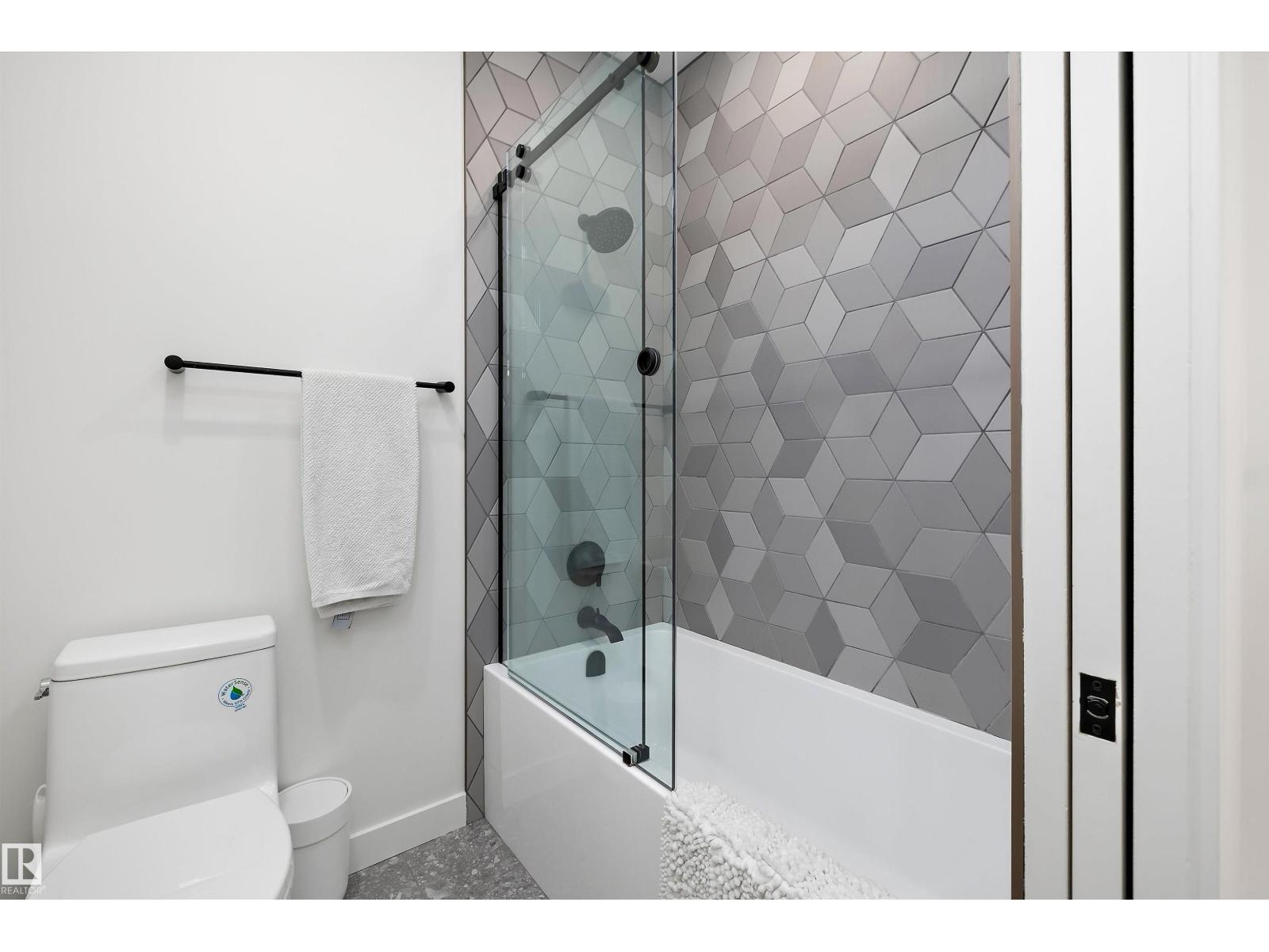 14624 93 AV NW - 44