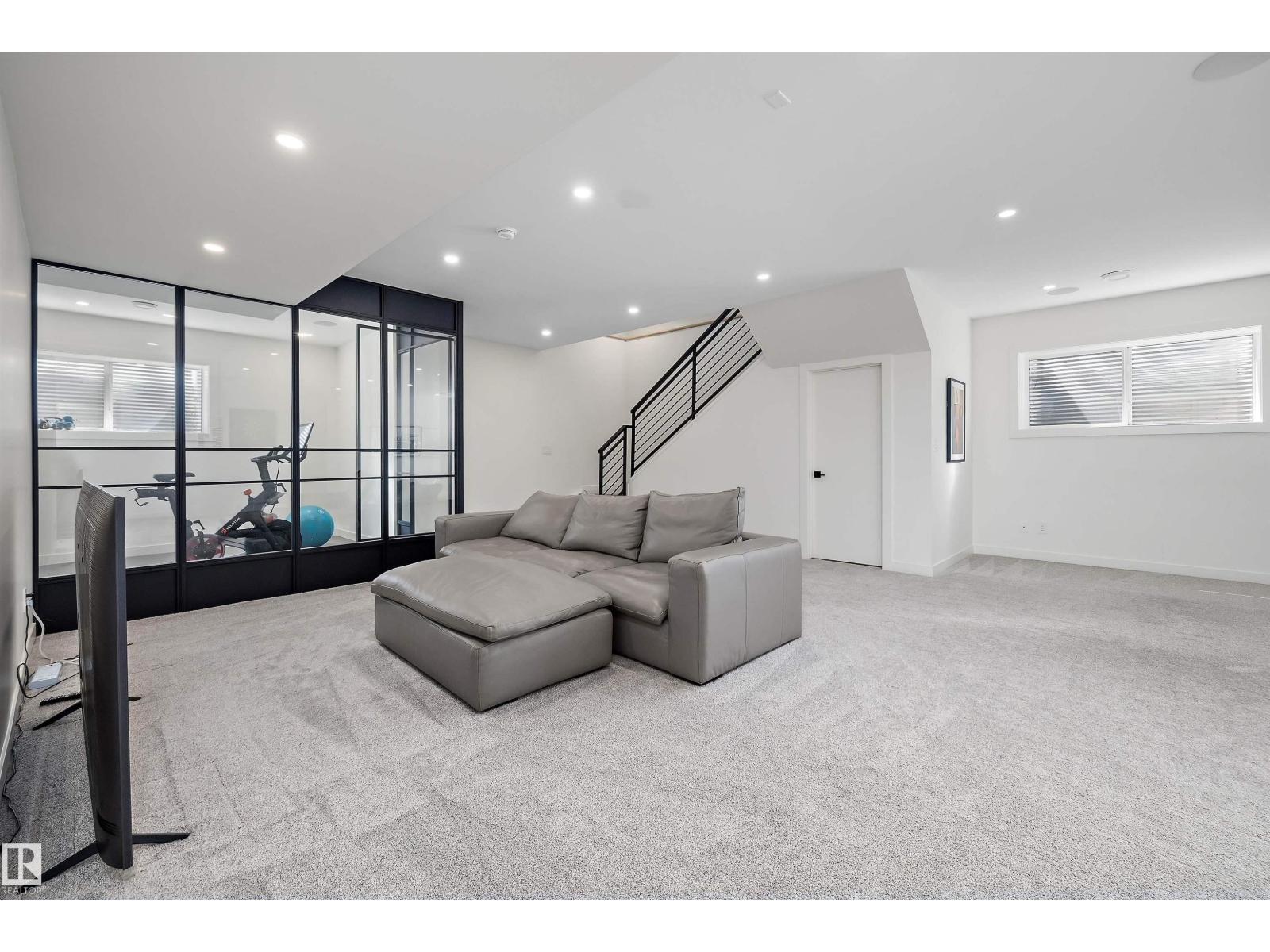 14624 93 AV NW - 45
