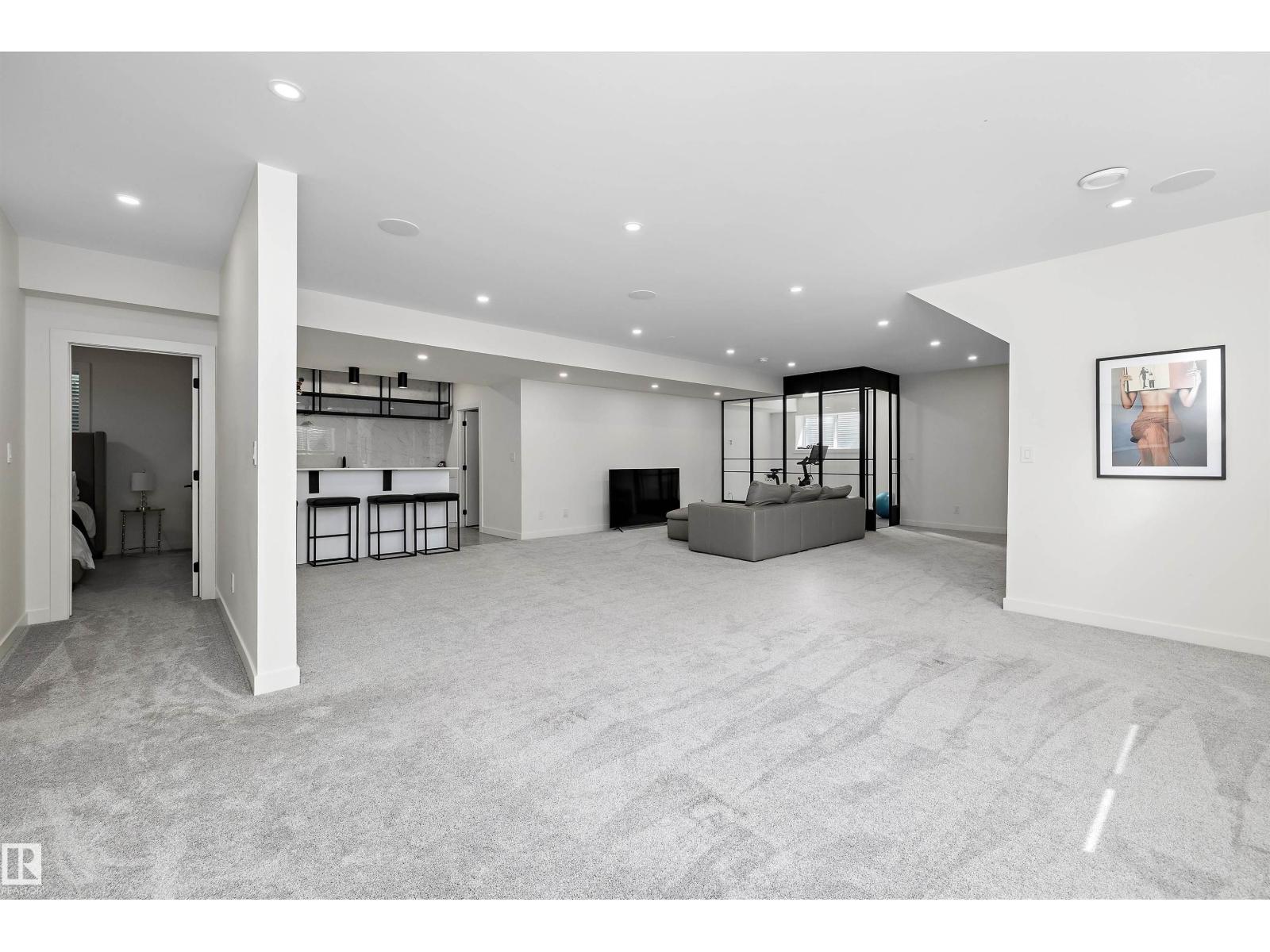 14624 93 AV NW - 50