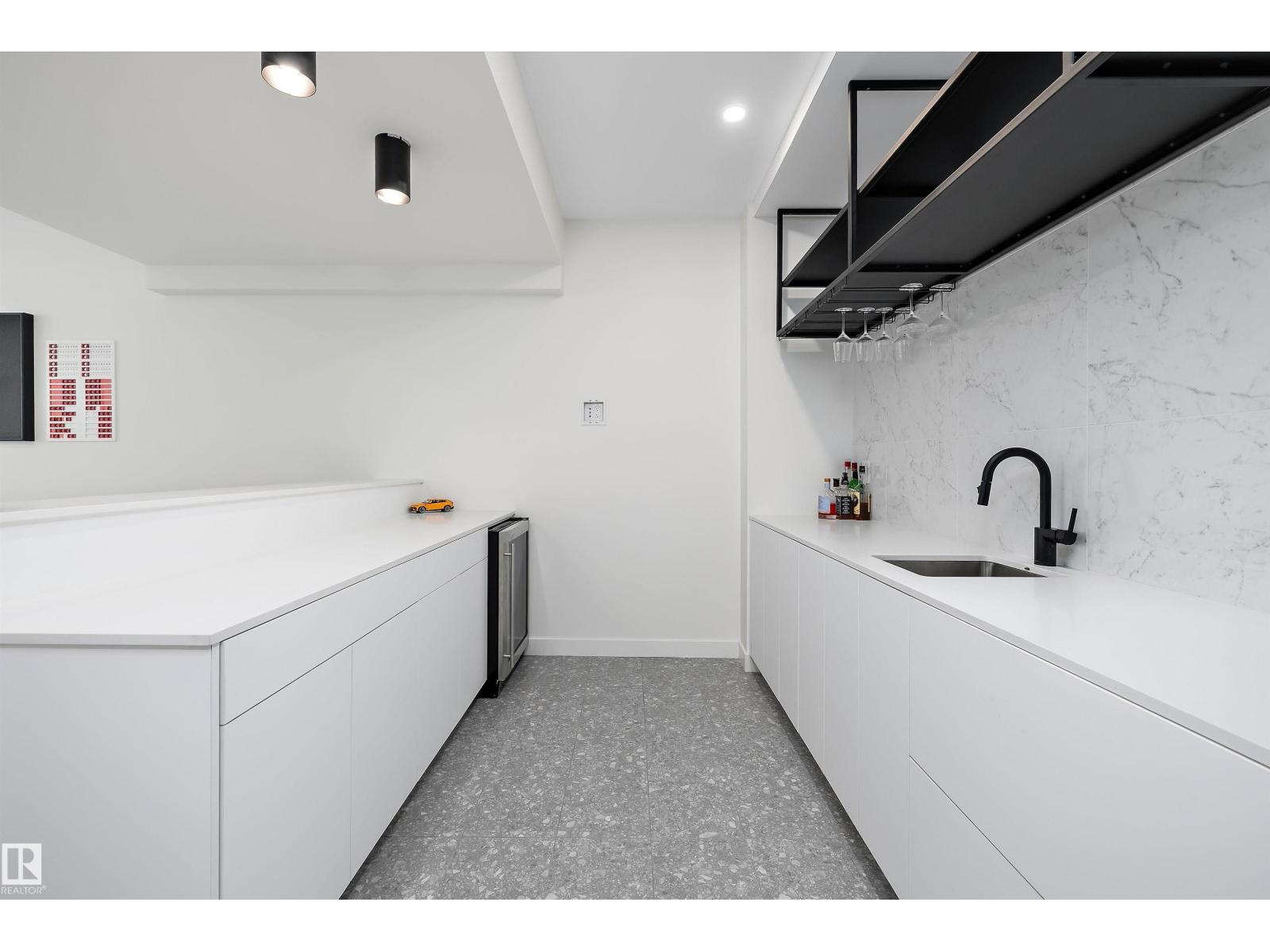14624 93 AV NW - 53