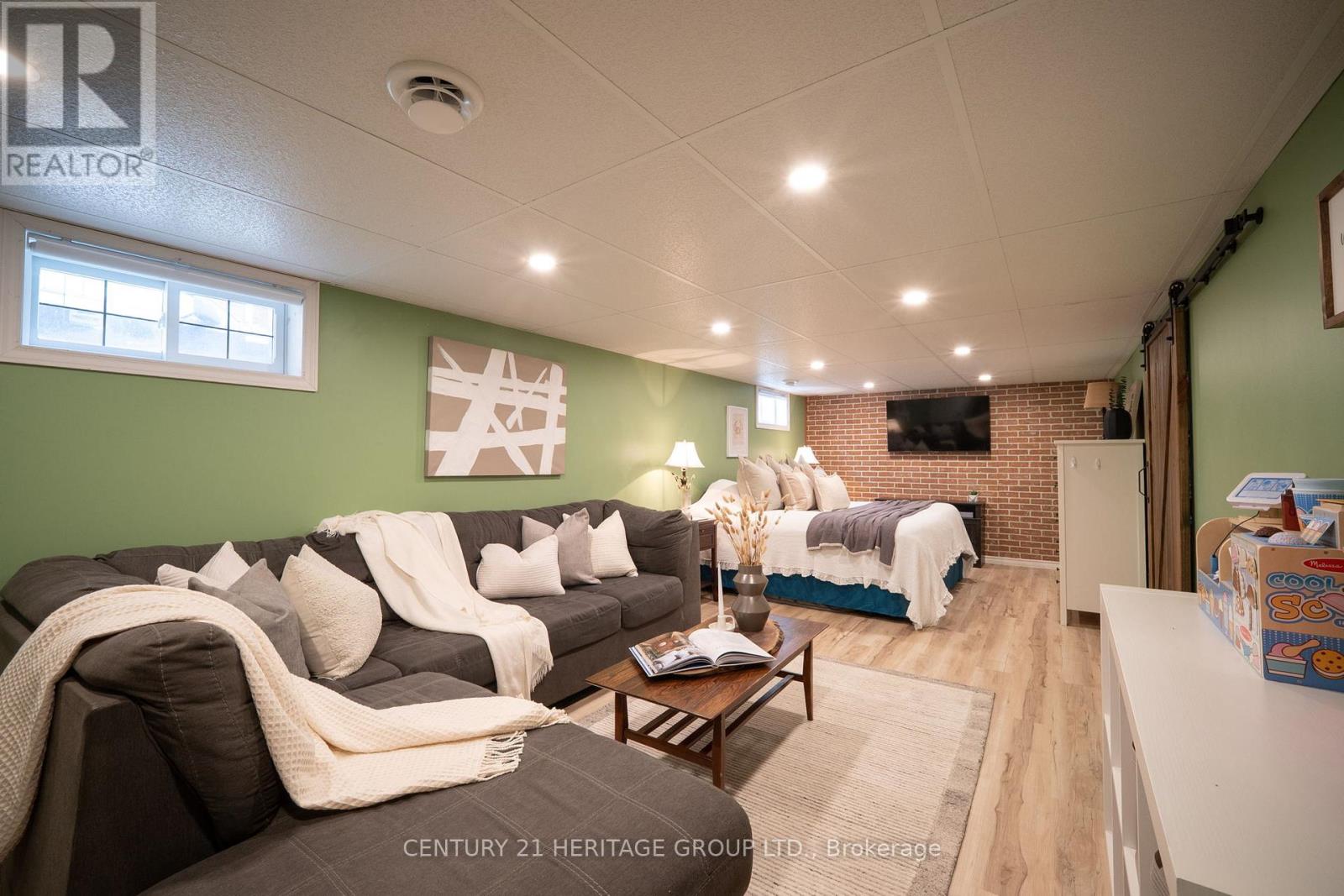 115 SHERIDAN STREET - 29
