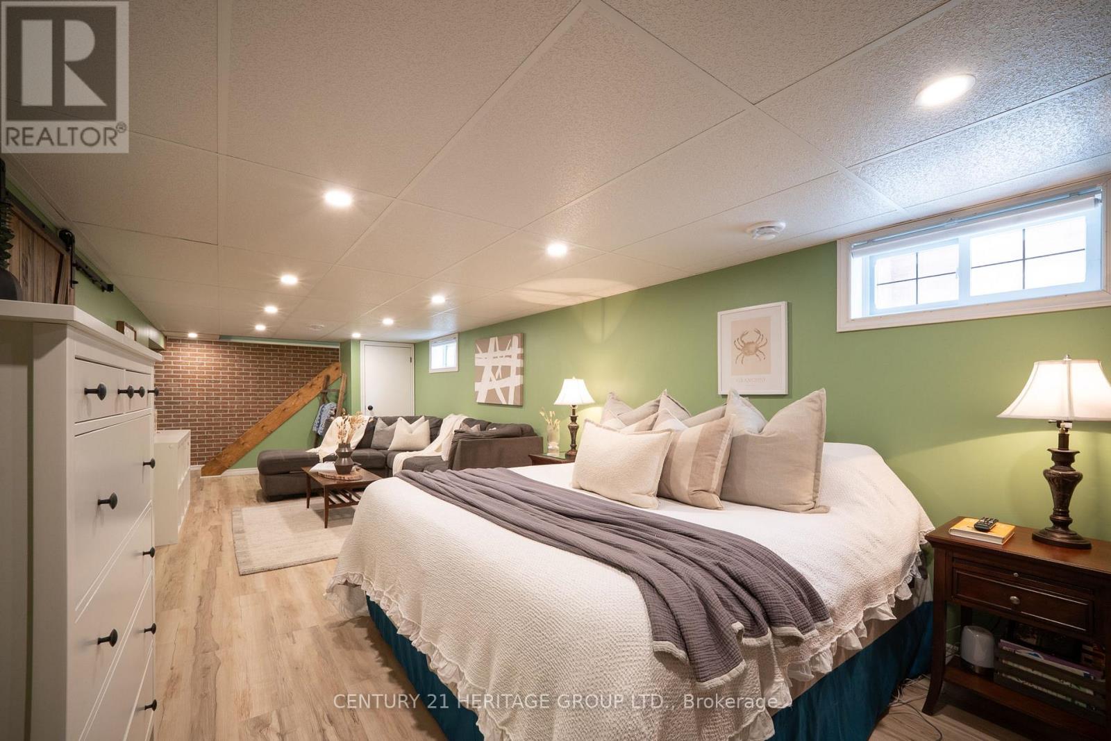 115 SHERIDAN STREET - 35