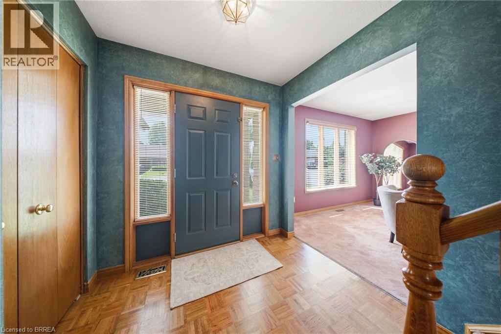 4-bedroom home for sale at 22 COLONIAL Crescent, Brantford ON · photo 5 of 40