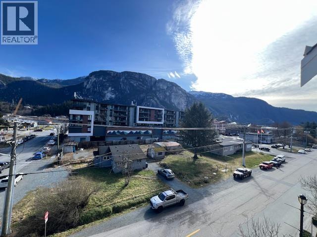 1358 1362 1366 MAIN STREET, Squamish — photo 3