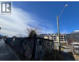 1358 1362 1366 Main Street, Squamish, BC V8B0A9 Photo 10