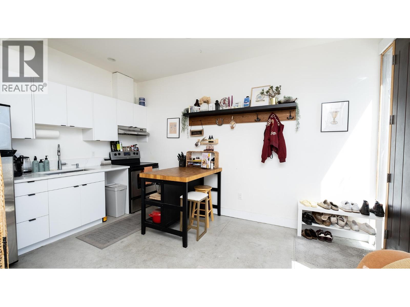 416 MARINE DRIVE, Gibsons