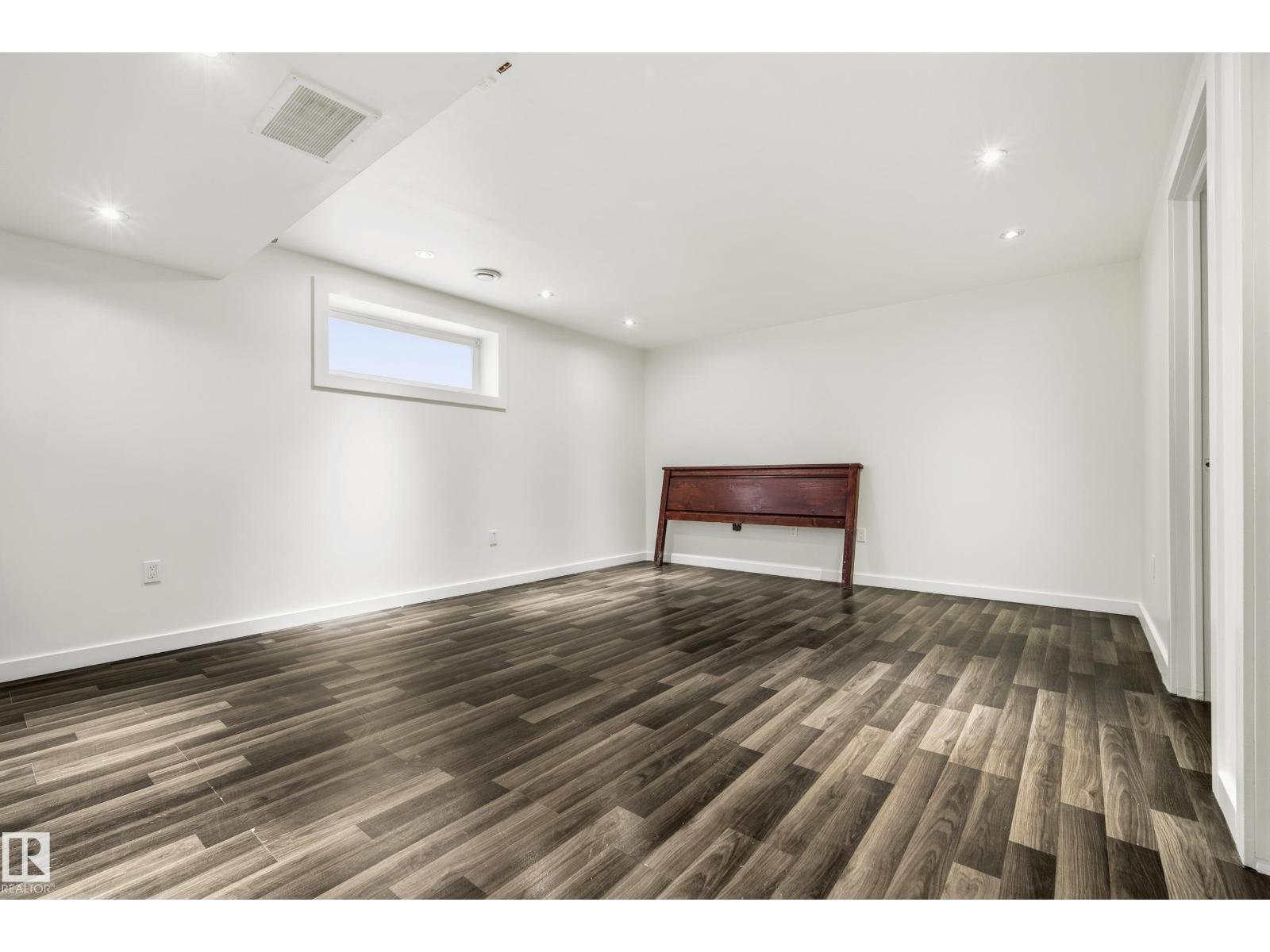 1526 37C AV NW — photo 35