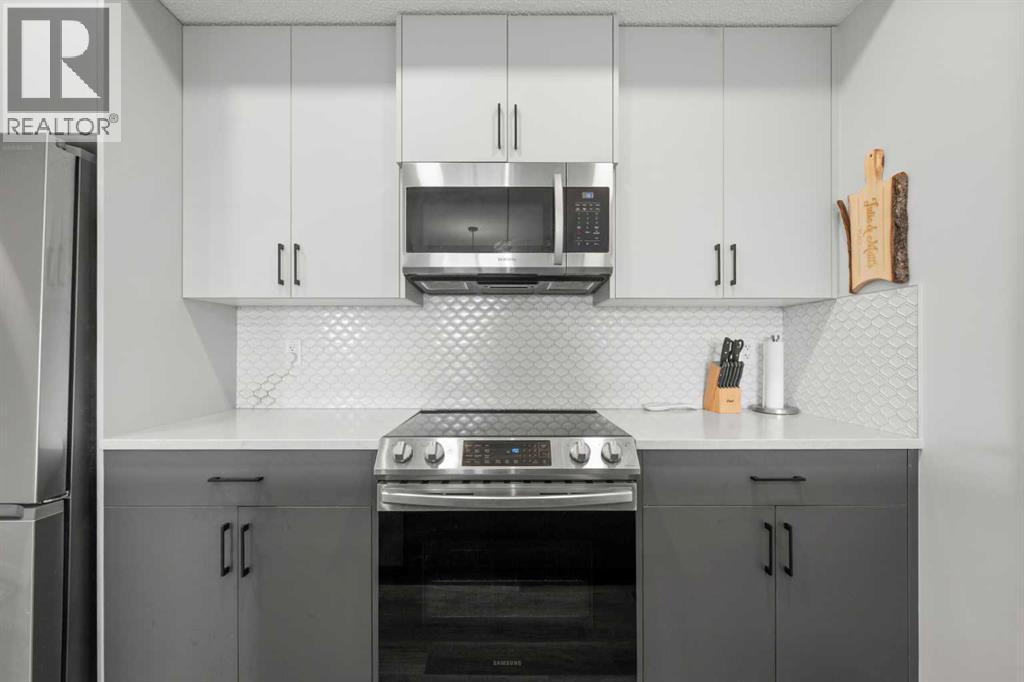 #2213 33 Carringham Gate NW - 8