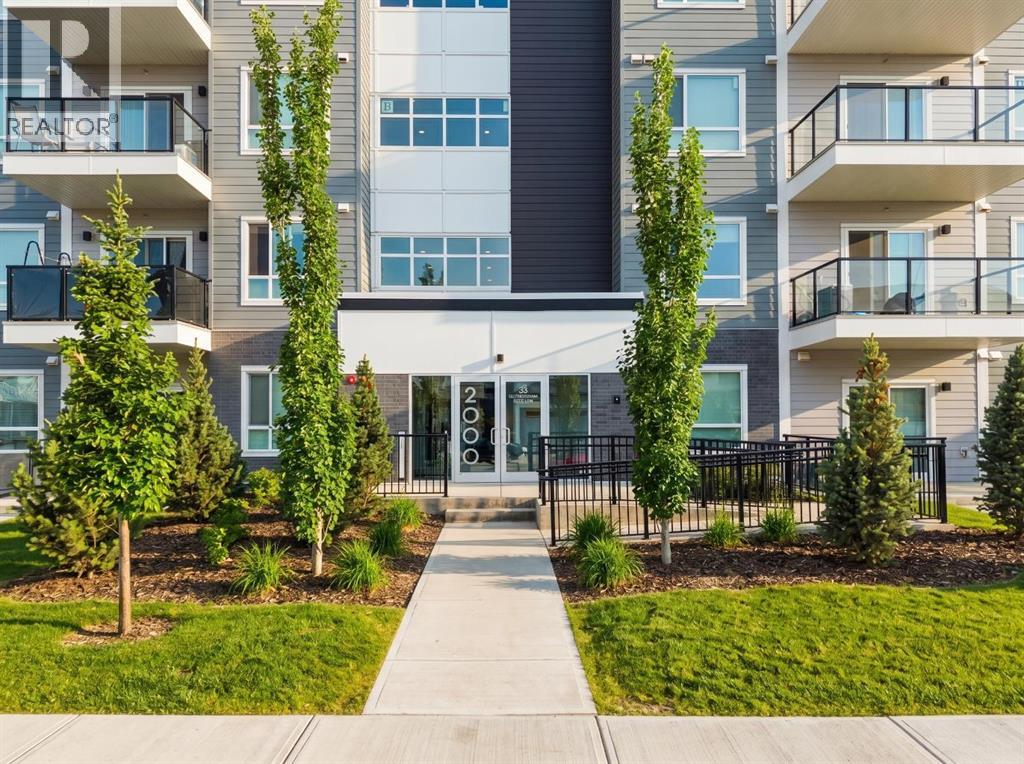#2213 33 Carringham Gate NW - 33
