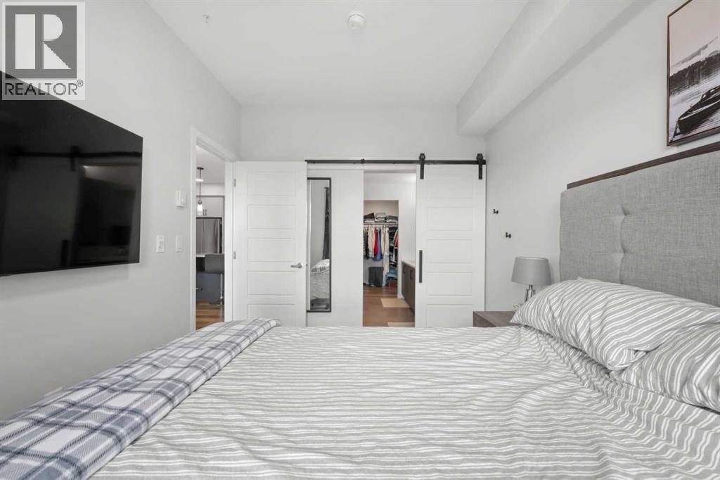 #2213 33 Carringham Gate NW - 19