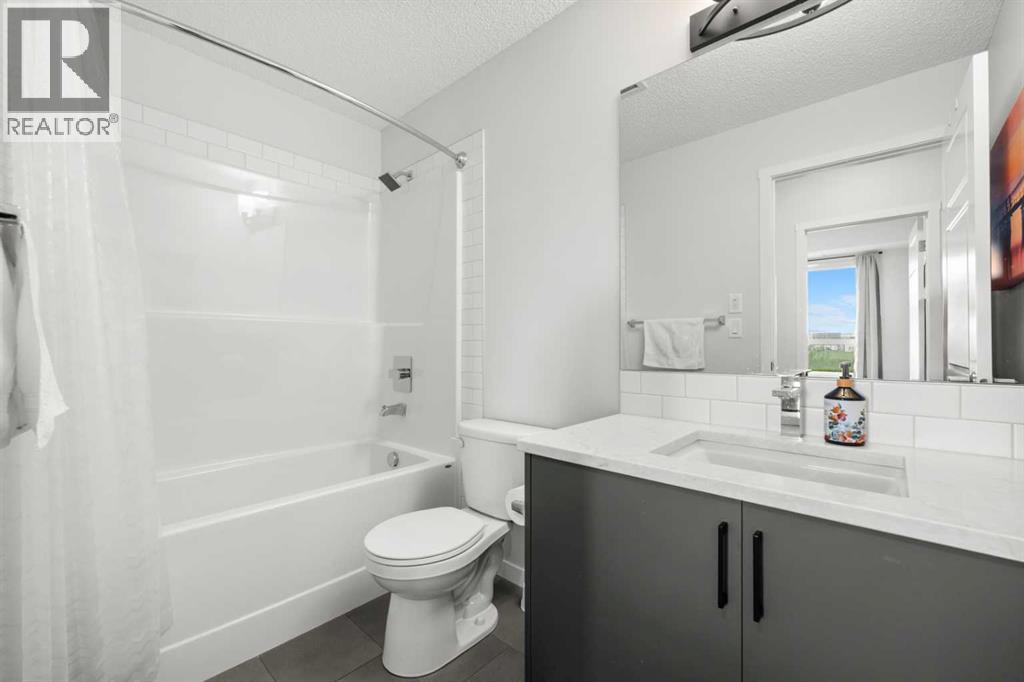 #2213 33 Carringham Gate NW - 26