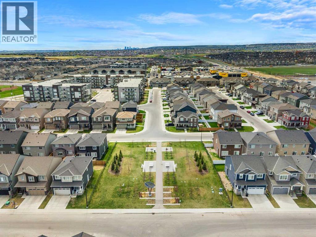 #2213 33 Carringham Gate NW - 41